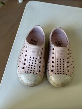 native Jefferson Slip-On Kids Shoes in Light Pink c7 toddler girl
